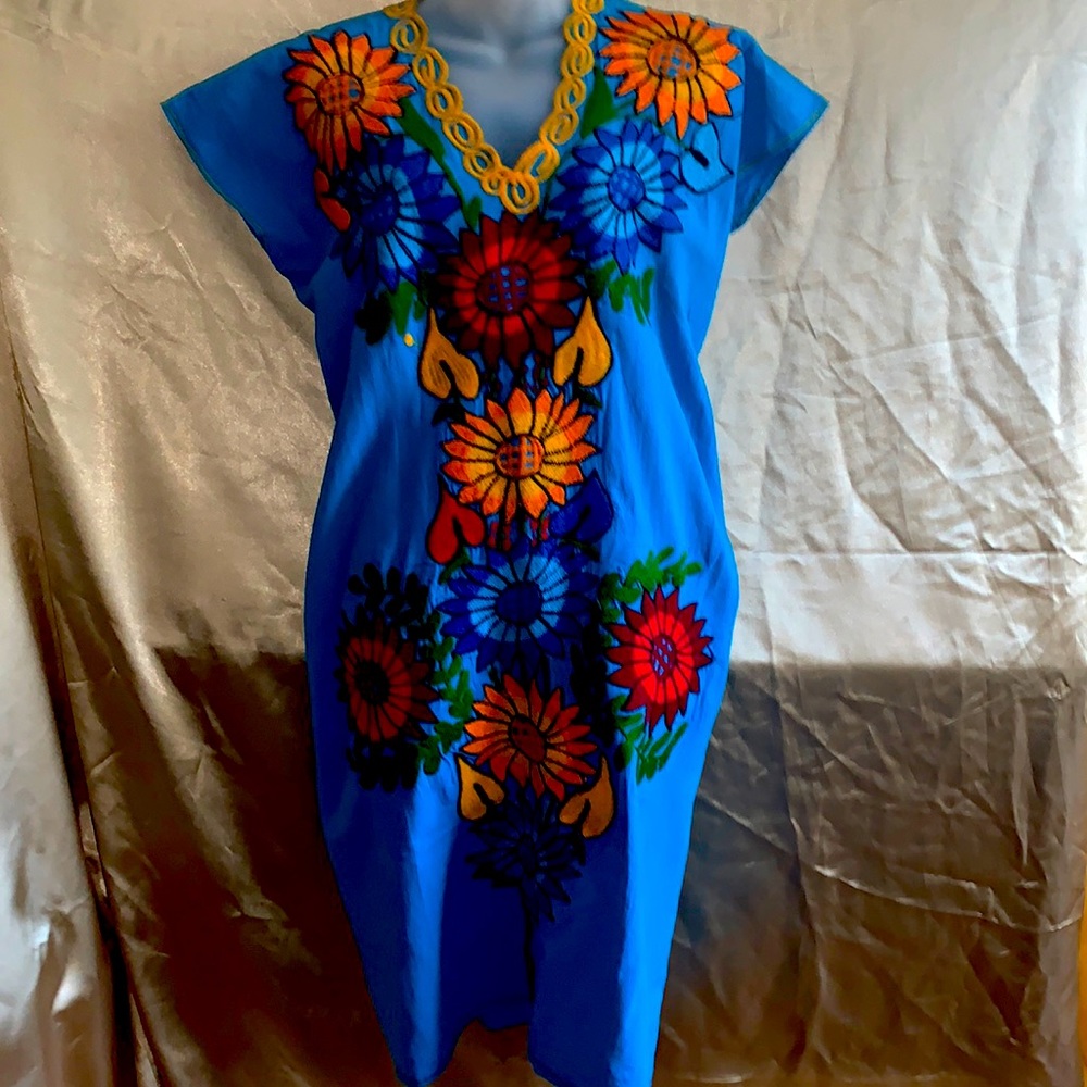 Artesanal blue dress